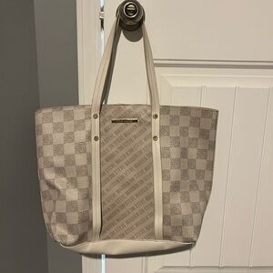 EUC Steve Madden Carry All Bag